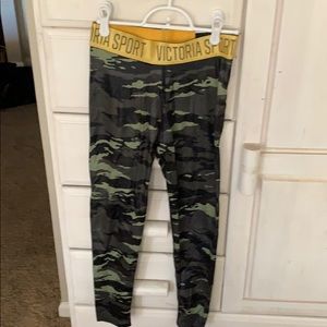 VS sport camo leggings